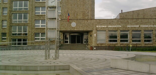 Karviná – Slezská univerzita v Karviné – Fryštátě s univerzitním náměstím a univerzitním parkem (dříve parkem Julia Fučíka) dělá z Karviné univerzitní město.